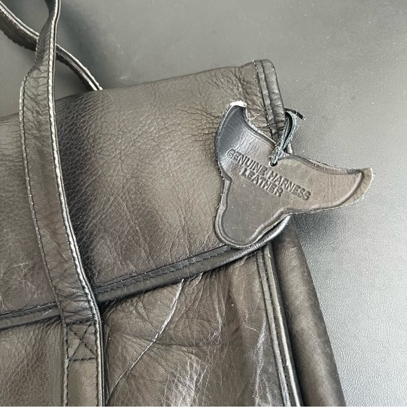 Genuine Leather tote bag in black with two straps and flap - Picture 2 of 9